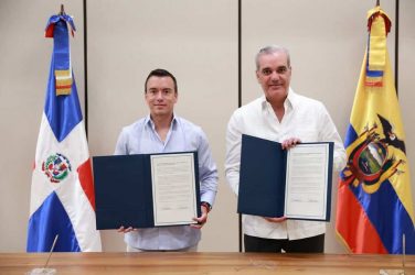 Presidente Ecuador trata con Abinader un acuerdo comercial