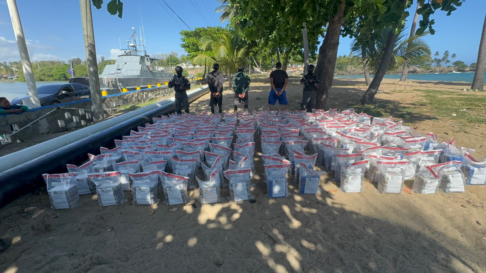 RD decomisa 978 paquetes de cocaína y captura 3 venezolanos