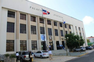 Piden prisión contra acusados de estafar más de RD$200 mm