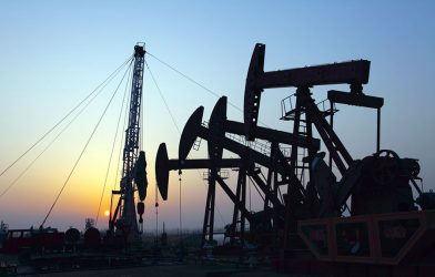 Precio barril de petróleo Texas ronda los 103 y los 105 dólares