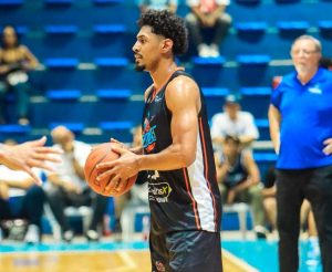 Romeao Ferguson anota triple ganador para Titanes del Sur