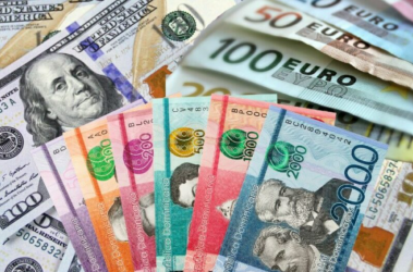 El dólar bajó 48 cts. y el euro 13; eran vendidos a $59.61 y $72.05