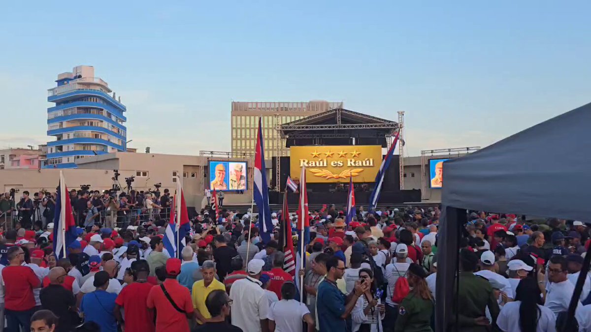 Miles se concentran La Habana para respaldar a Raúl Castro