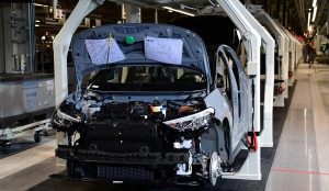 Trump elevará al 25 % el arancel a los vehículos europeos