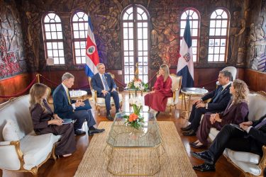 COSTA RICA: Abinader se reúne Presidenta electa y empresarios