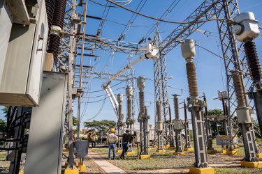 ETED realiza mantenimiento en la línea Hainamosa–Boca Chica