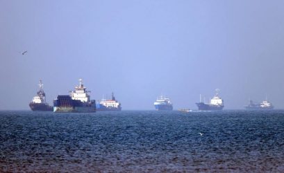 En Ormuz hay 1.500 buques y 20.000 tripulantes atrapados