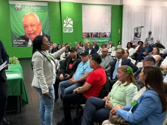 Dirigente FP Alexandra Peña culmina recorrido por el exterior