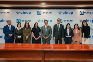 El Popular y Colegios Privados firman alianza favor educación