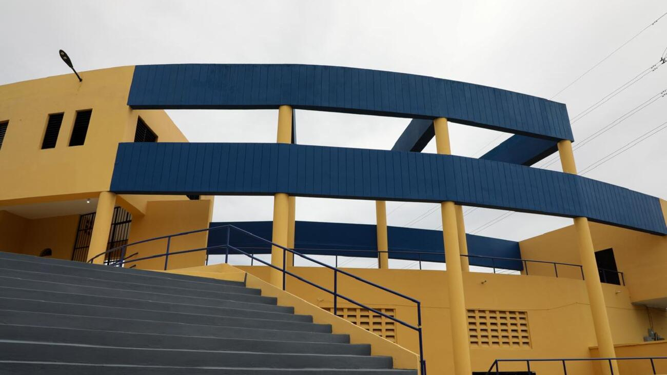 Presidente entrega remozado el legendario Club Los Cachorros