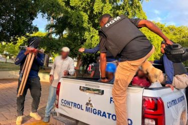 2,056 indocumentados de Haití detenidos y 1,350 deportados