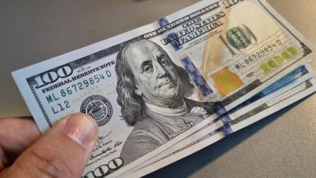 El dólar bajó 10 cts. y el euro 5; eran vendidos a $59.51 y $72.00