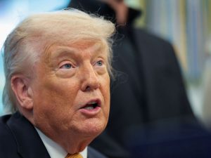 Trump da plazo hasta el 4 julio a la UE cumpla acuerdo comercial