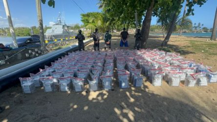 RD decomisa 978 paquetes de cocaína; captura 3 venezolanos