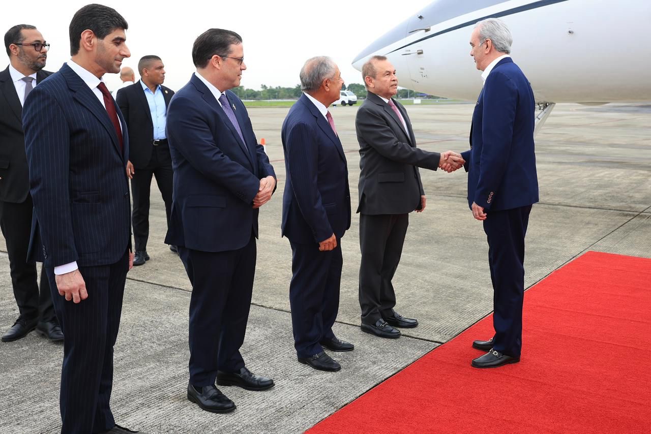 Abinader llega a Panamá: será orador congreso zonas francas