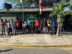 Ejército detiene a 16 haitianos ilegales en chequeo Montecristi