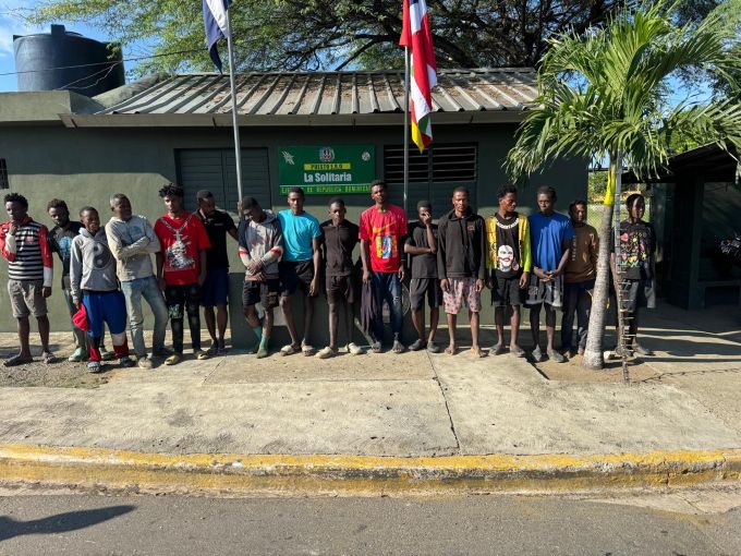 Ejército detiene a 16 haitianos ilegales en chequeo Montecristi