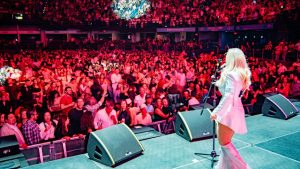 Miriam Cruz conquista público de Ecuador con sus merengues