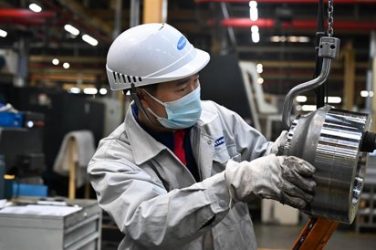 China ordena a sus compañías energéticas ignorar sanciones