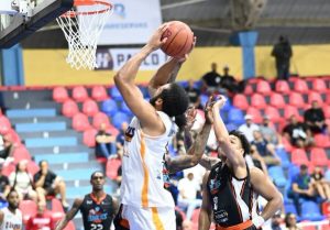 Metros vence a los Reales; Titanes clasifican en la LNB