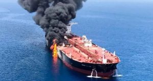 Un petrolero sufre daños por » explosión» frente costas Omán