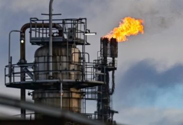 Petróleo cae hasta US$102 tras jornada marcada por la subida
