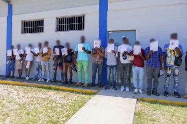 Migración proces salida 1,146 de extranjeros indocumentados Migración proces salida 1,146 de extranjeros indocumentados