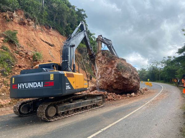 MOPC trabaja para restablecer tránsito en autovía del Nordeste