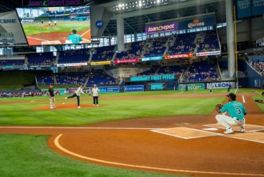 Turismo y Arajet promueven a la RD en juego Miami Marlins Turismo y Arajet promueven a la RD en juego Miami Marlins