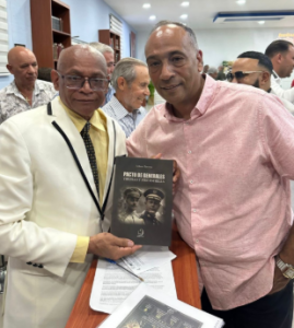 Presentan en Tamboril el libro del periodista Arturo Taveras