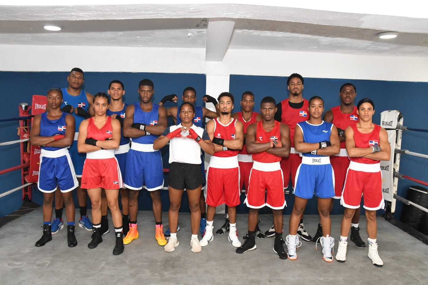 Grupo de púgiles dominicanos viaja a Colombia a entrenarse
