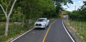 Gobierno entrega 2 carreteras conectan a Monte Plata y Cotuí