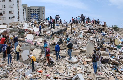 VENEZUELA: Aumentan a 1.943 los muertos por los terremotos