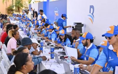 Cientos acuden a bancarización     del Banco de Reservas en SFM