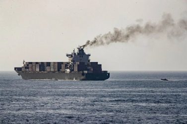 Mueren tres marineros indios en ataque de EU a buque en Omán