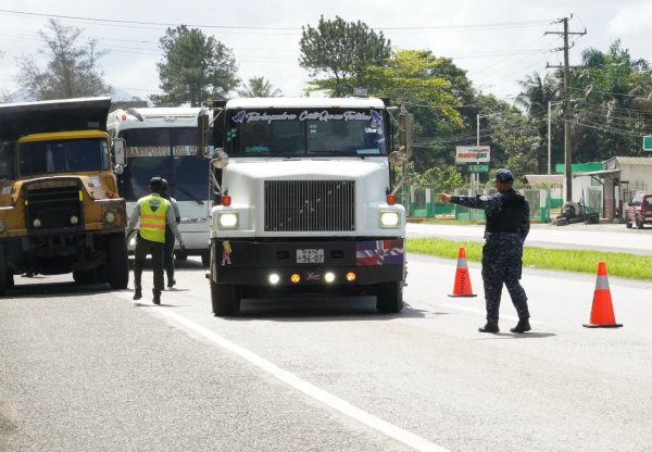 Digesett intensifica controles a vehículos pesados en la RD