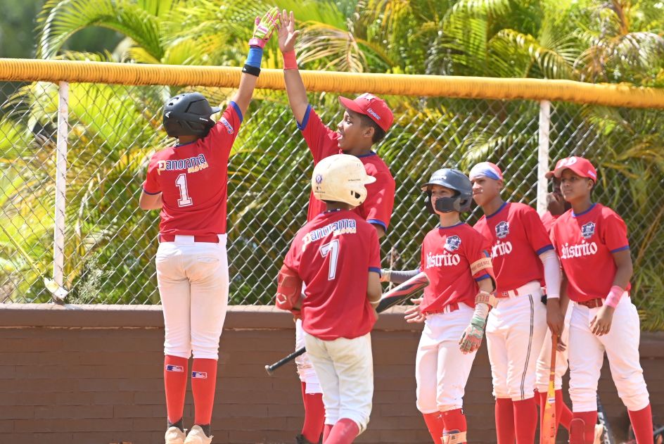 Distrito Nacional, Valverde y SD invictos en torneo beisbol U12 imagen