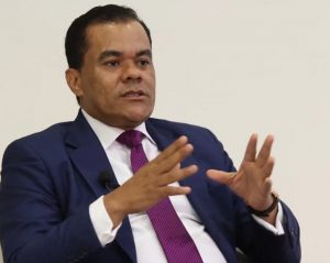 Ve no tendría apoyo candidato que sale “bañando un perrito”