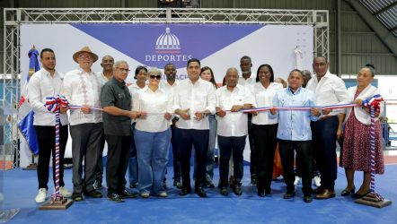 Ministro Kelvin Cruz entrega el multiuso de Consuelo, en SPM