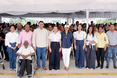 Supérate entrega bono a 1,481 familias afectadas por lluvias