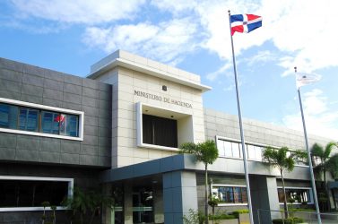 Empresarios y comerciantes RD acogen nuevas medidas fiscales
