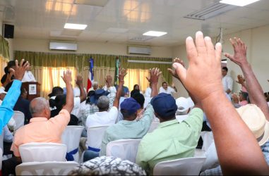 Abinader escucha demandas de ganaderos y reafirma su apoyo