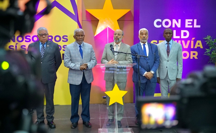 PLD denuncia irregularidades en adquisición de zapatos escolares