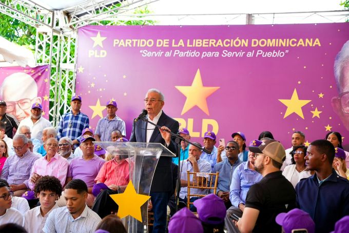 Danilo Medina estima reforma fiscal encarecerá costo de vida Danilo Medina estima reforma fiscal encarecerá costo de vida