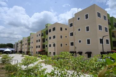 Abinader entrega apartamentos financiados por el Banreservas