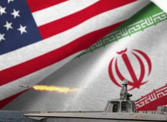 Irán y EU se contradicen sobre disparos navales en golfo Omán