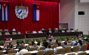 Cuba abre economía al capital privado ante crisis y presión EU