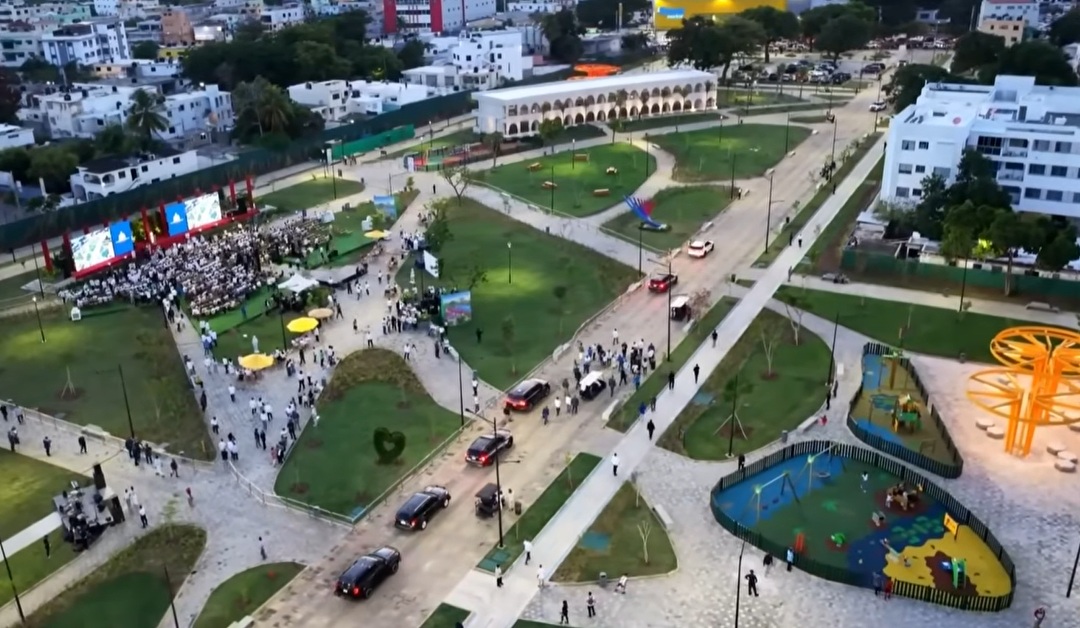 Presidente RD y Alcaldesa DN inauguran Paseo 30 de Mayo imagen