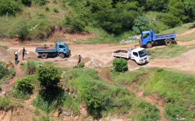 Gobierno prohíbe extracción de arena en las costas de Haití
