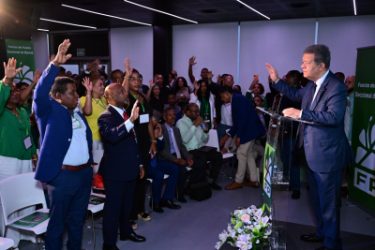 MADRID: Leonel Fernández juramenta cientos dirigentes FP